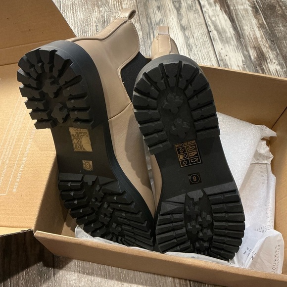 Women’s Tan Chelsea Boots Size 8 - Picture 10 of 12